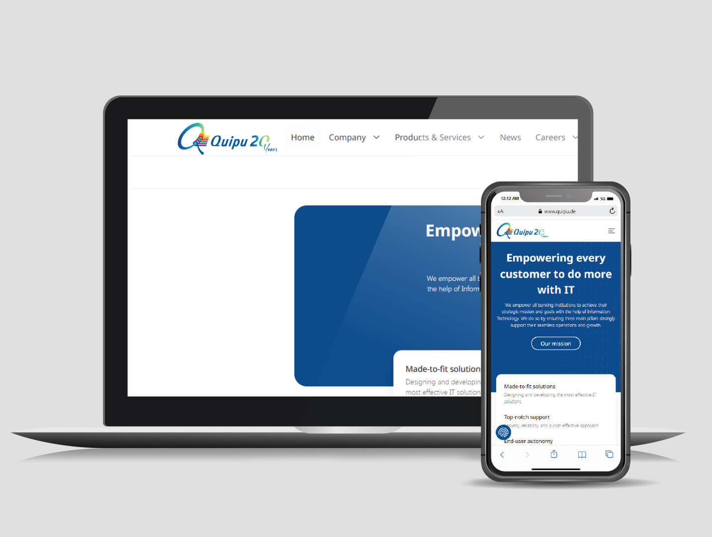 Website Quipu prezentat pe laptop și telefon